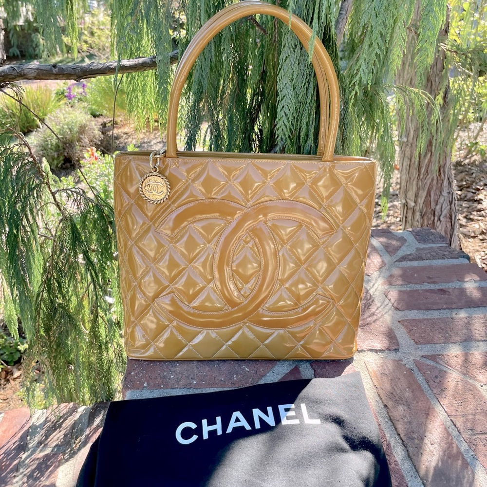 Luxurious Authentic CHANEL 💛 Iconic Medallion Tote Patent Leather France